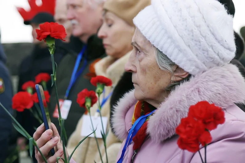 Главные герои сегодняшнего дня — ветераны и дети войны.