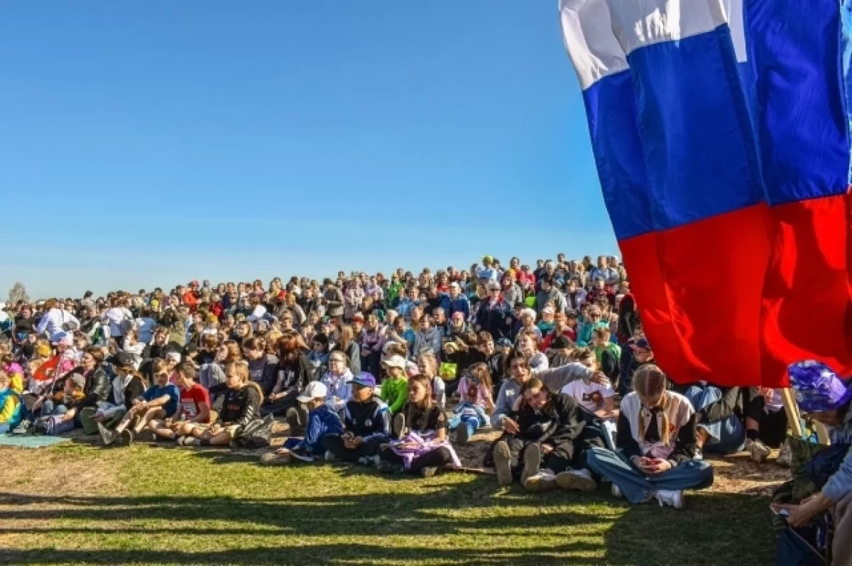 Концерт на берегу Власихи собрал тысячи людей в Барнауле