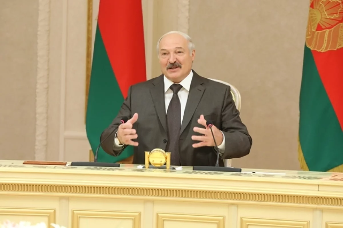 Лукашенко заявил, что сейчас доллар и евро никому не нужны0