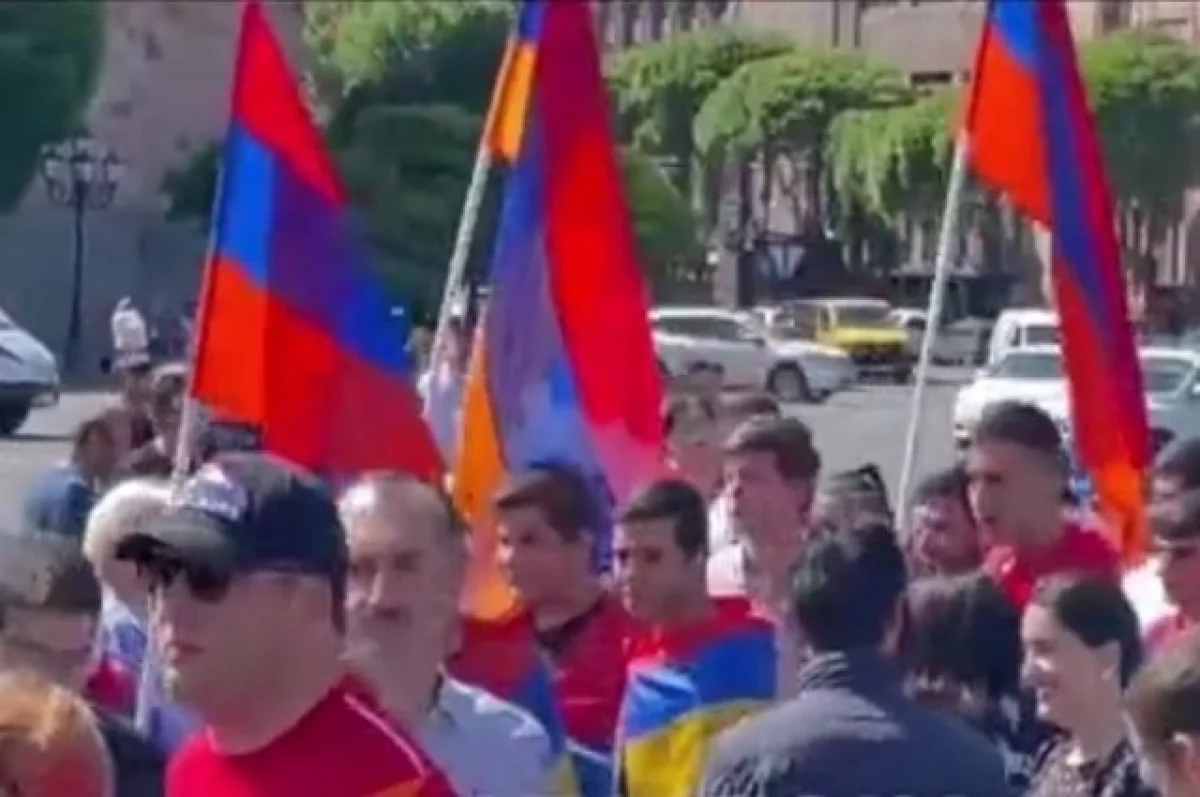 Митингующие вновь вышли на акцию протеста в Ереване