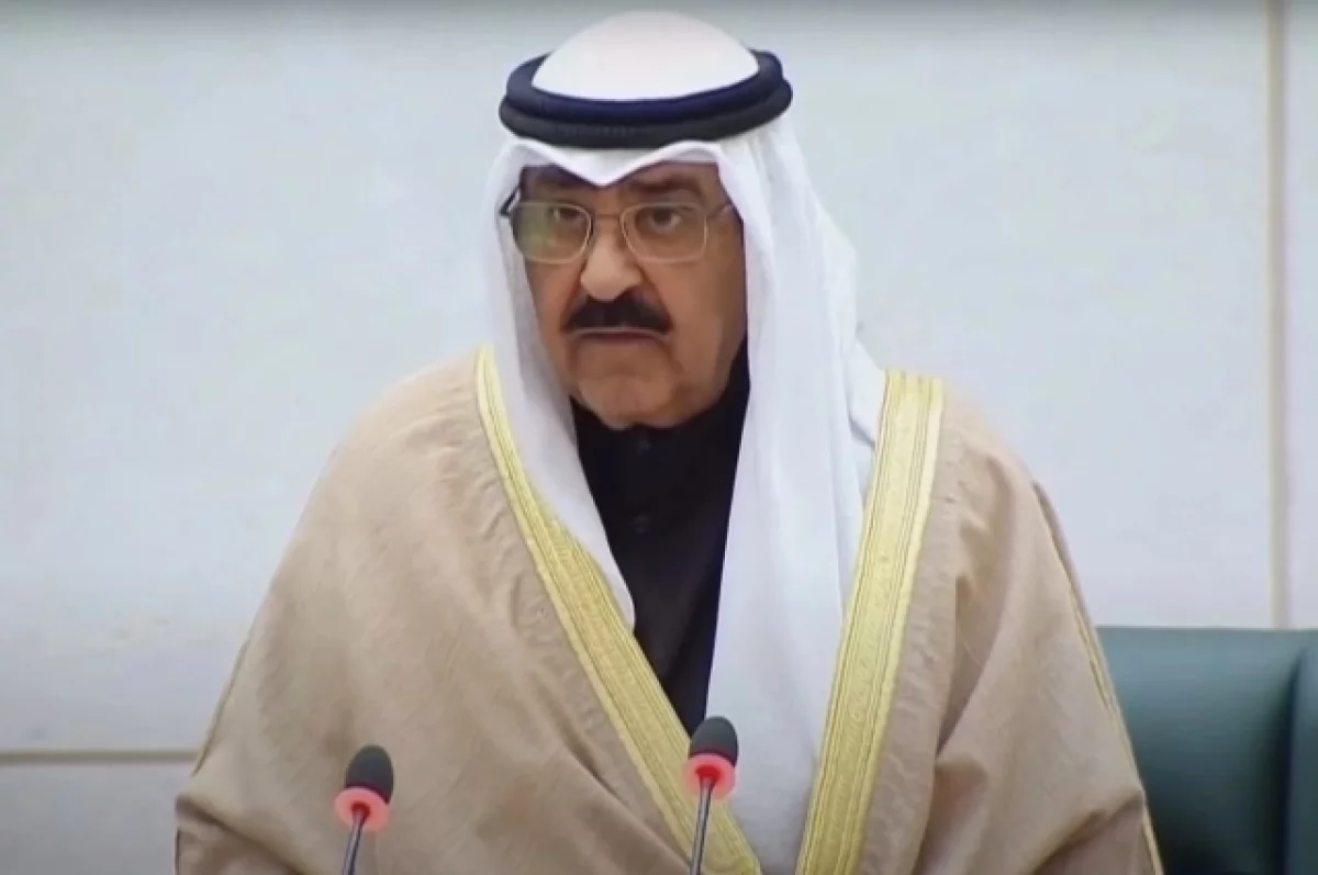 Эмир Кувейта распустил парламент и приостановил ряд статей конституции