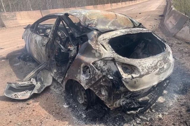 Автомобиль полностью сгорел.