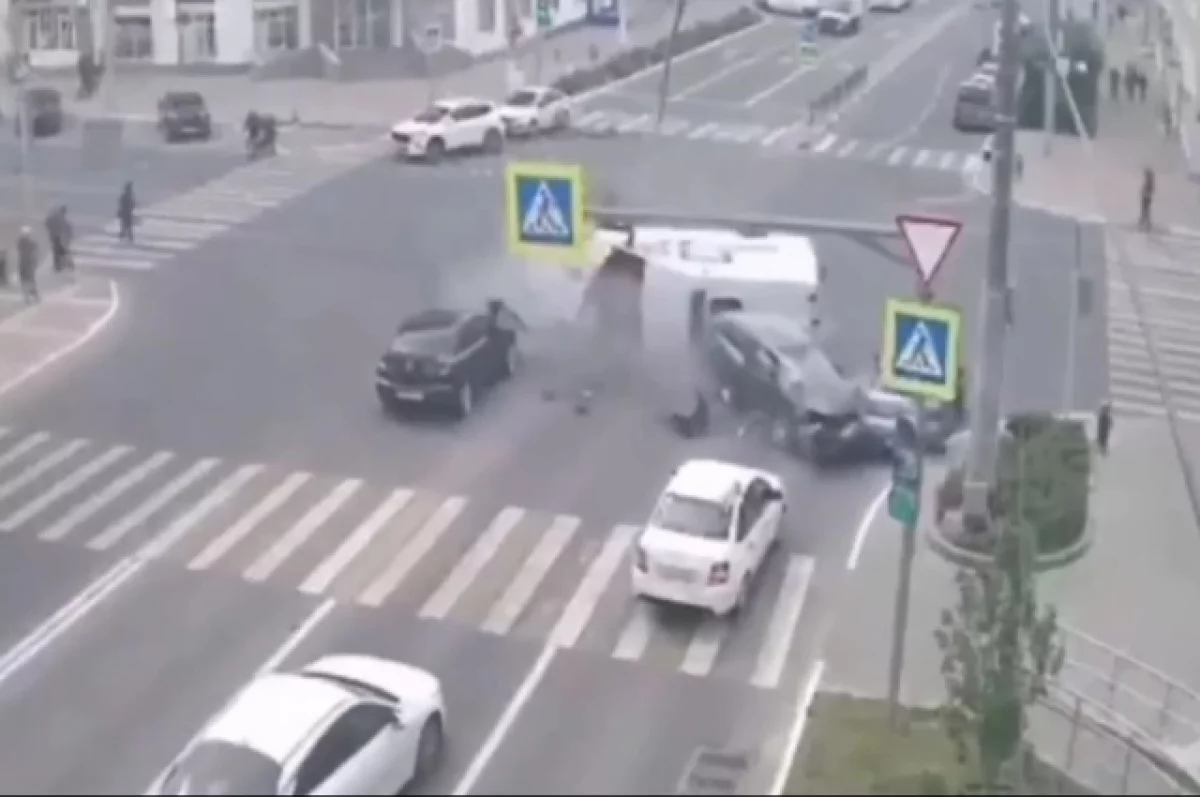Восемь человек пострадали в ДТП со скорой в центре Белгорода