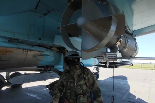 Удар экипажей Су-34 авиационными бомбами ФАБ-500 по опорному пункту ВСУ