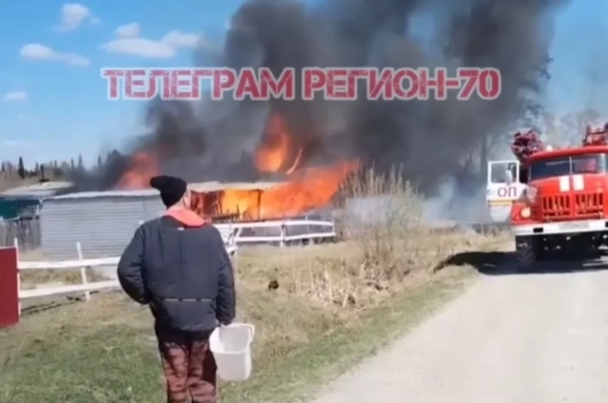 Жилой дом сгорел в поселке Басандайка Томского района | АиФ Томск