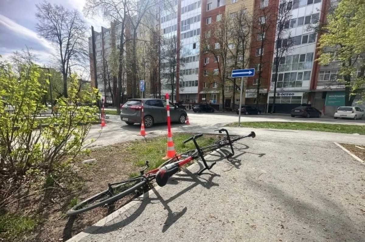 В Тюмени женщина сбила во дворе двух подростков-велосипедистов | АиФ Тюмень