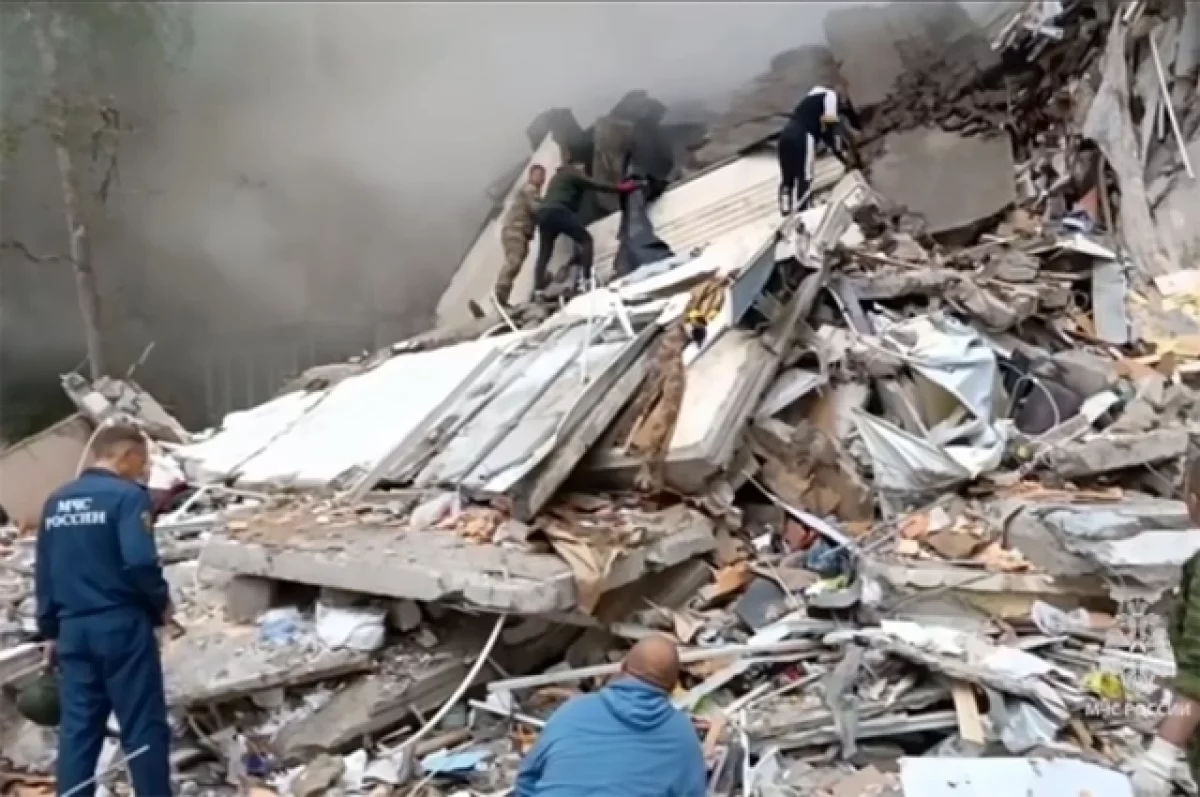 МЧС России: из-под завалов дома в Белгороде извлекли пятнадцатого погибшего