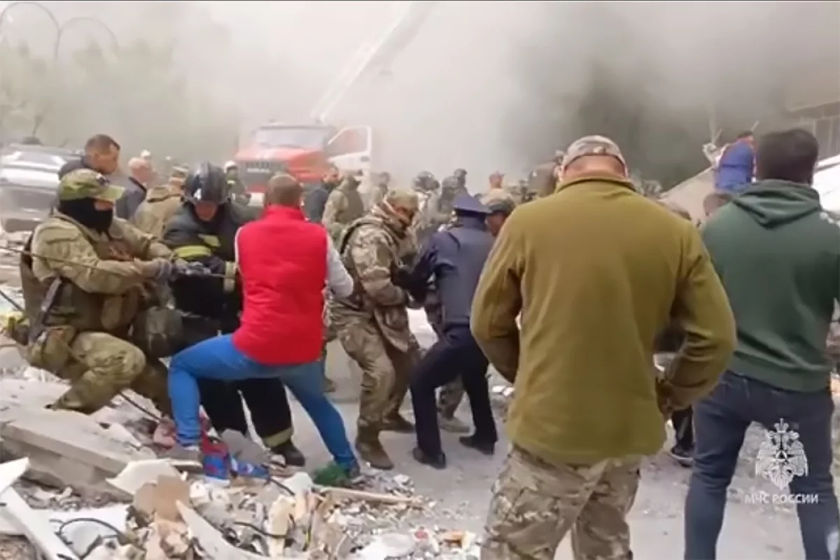 МЧС: тела 11 человек извлечены из-под завалов в Белгороде
