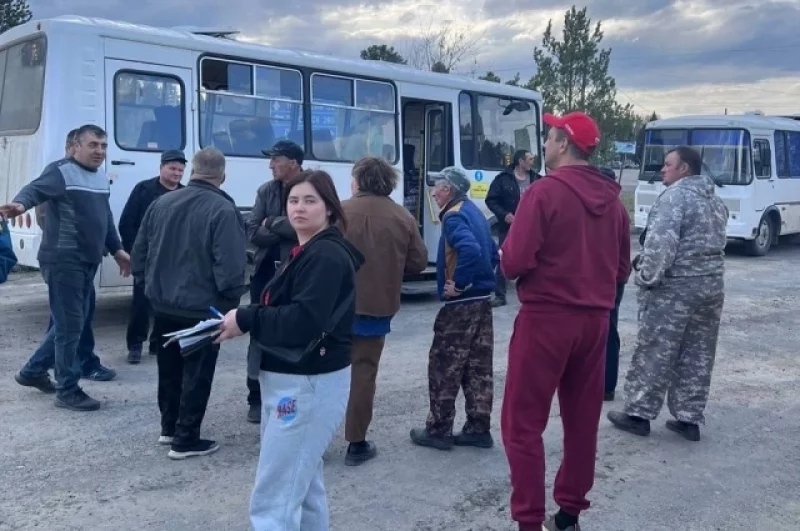 В пункты временного размещения в Таре, Тевризе, Знаменке и Большеречье 12 мая эвакуировали 450 человек.