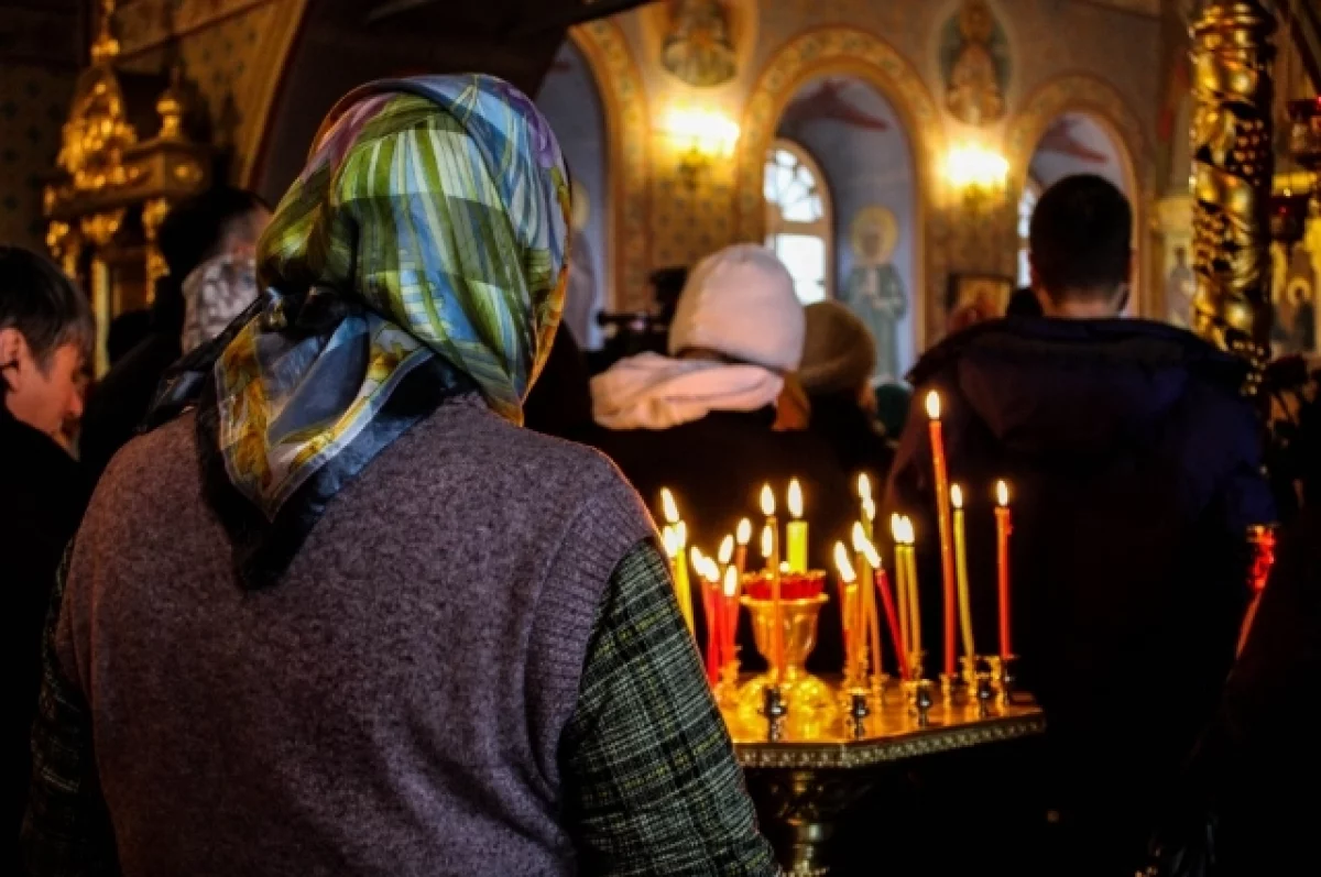 Священник Нещерет рассказал, можно ли женщинам с макияжем заходить в храм |  АиФ Красноярск