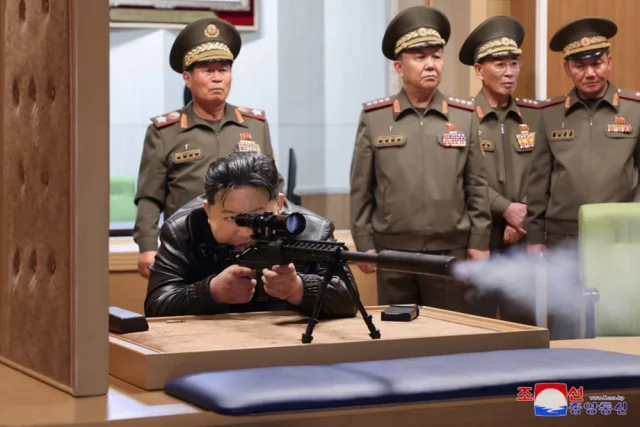 Ким Чен Ын протестировал новую снайперскую винтовку