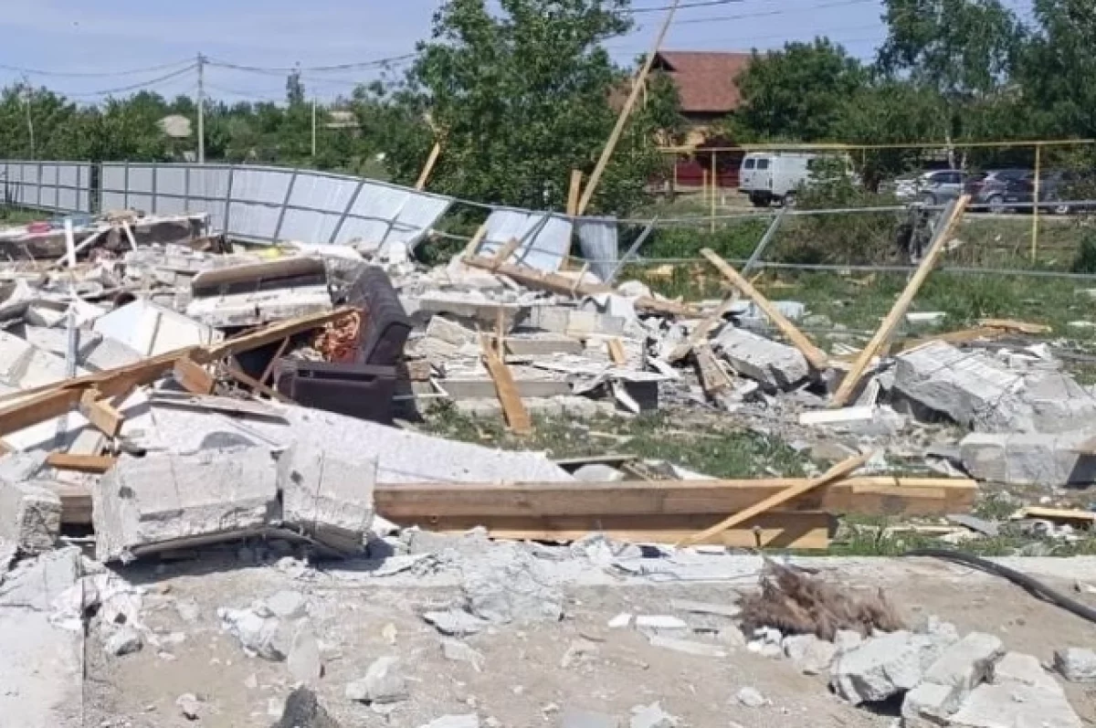 Причиной взрыва дома в Ростовской области мог стать газ