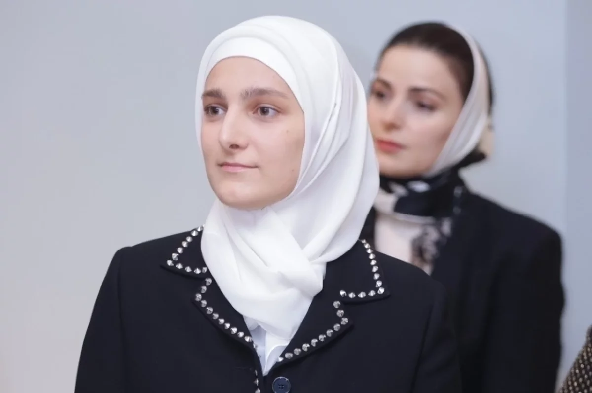 Дочь Кадырова Айшат представила нового министра культуры Чечни