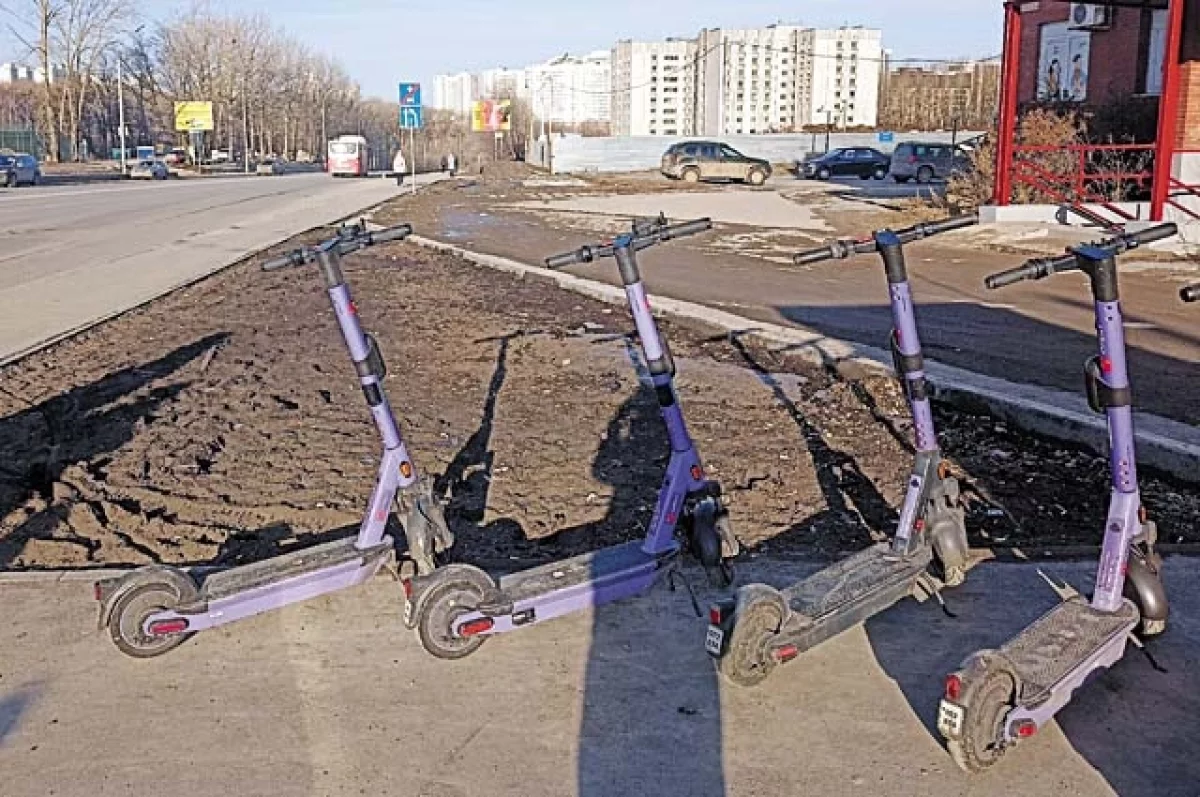 Житель Барнаула предложил ограничить езду на самокатах в парке «Изумрудный»
