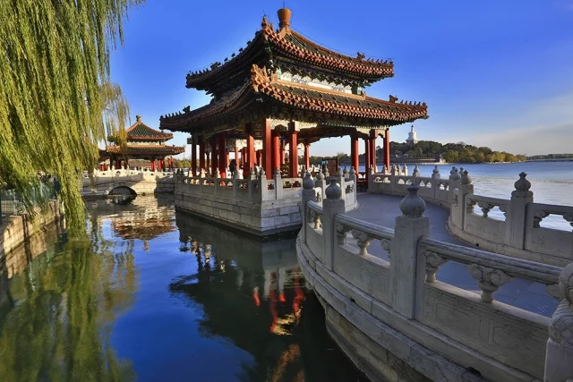 Парк Бэйхай — императорский сад в Китае