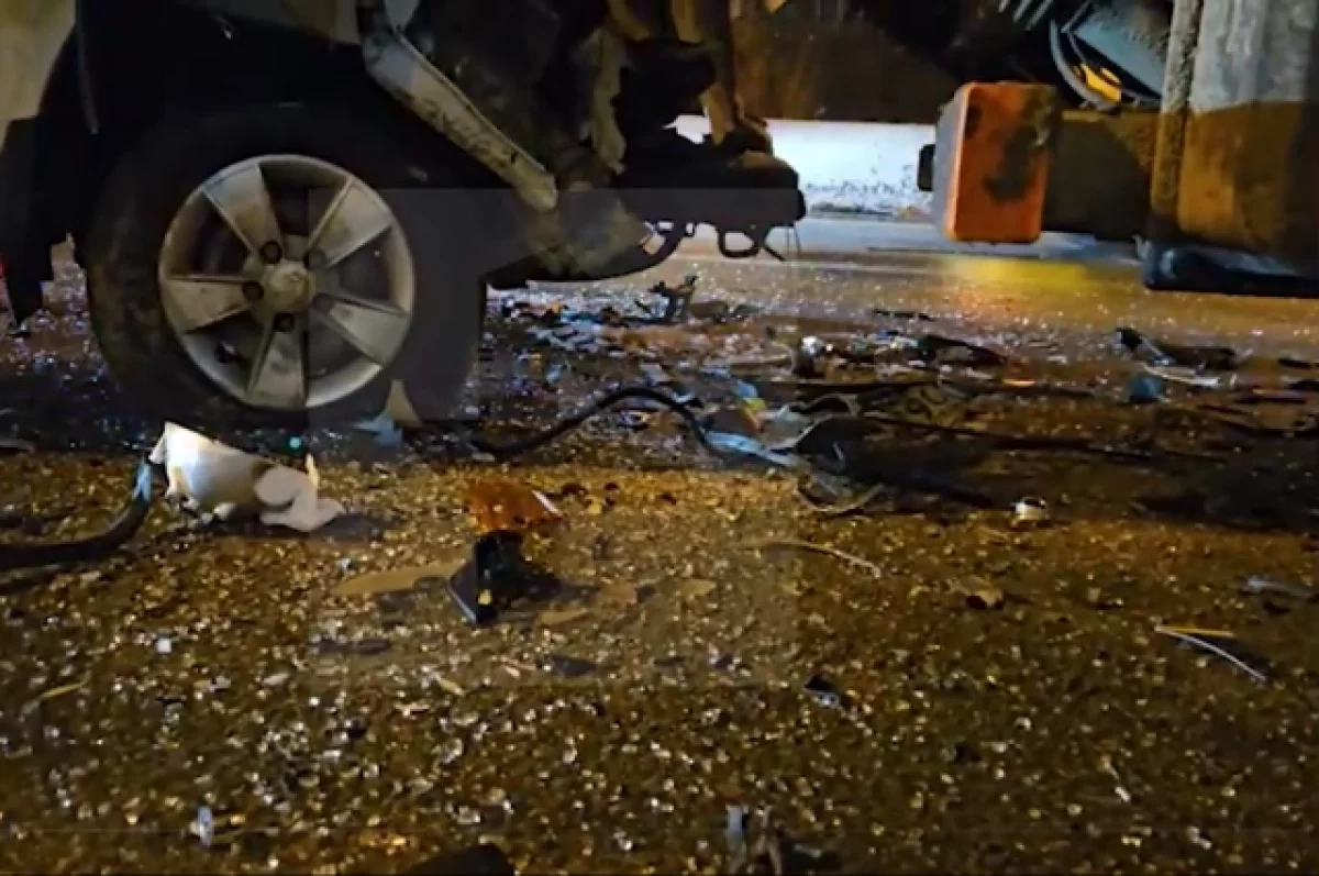 SHOT: авто разнесло на части во время жесткой аварии на юго-западе Москвы