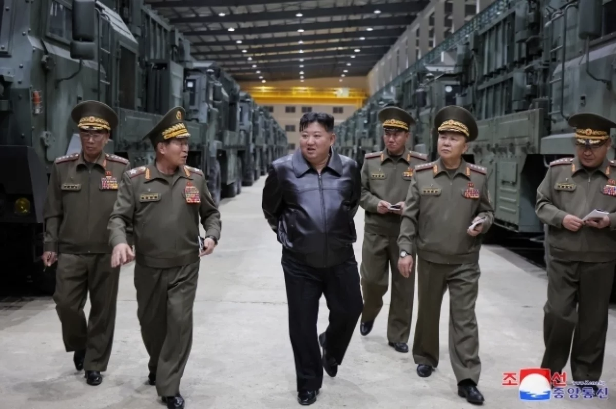 Лидер КНДР оценил новую тактическую ракетную систему