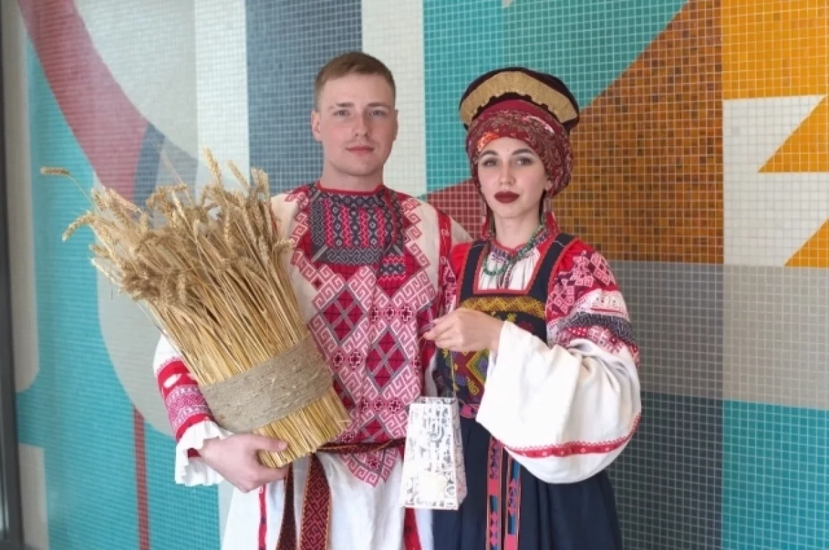 Пара из Алтайского края поженились на главной сцене выставки «Россия»