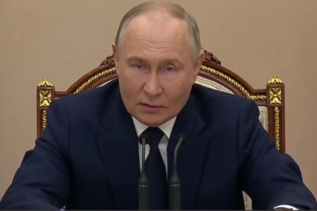 Путин поблагодарил Шойгу за работу по строительству ВС РФ