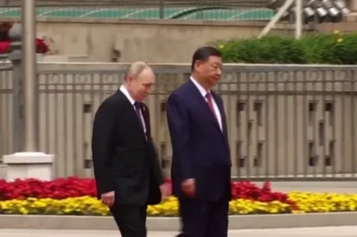 Путин и Си Цзиньпин в Пекине начали переговоры в узком составе