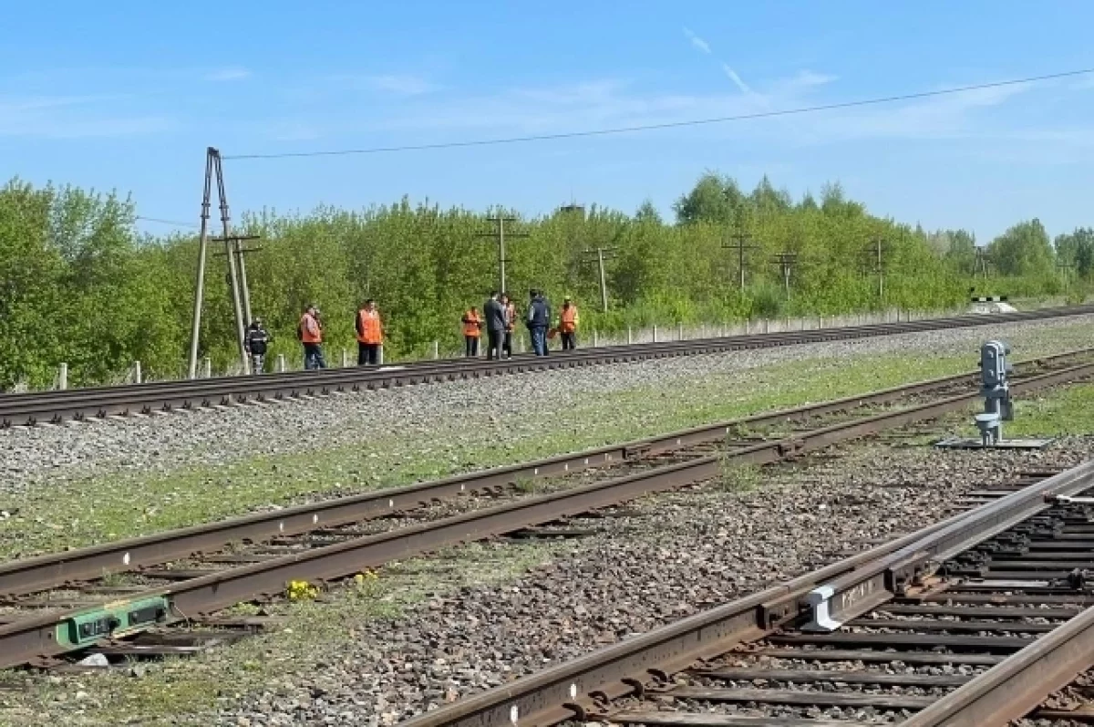 На Алтае грузовой поезд сбил подростка в наушниках