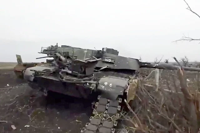 Подбитый танк Abrams.