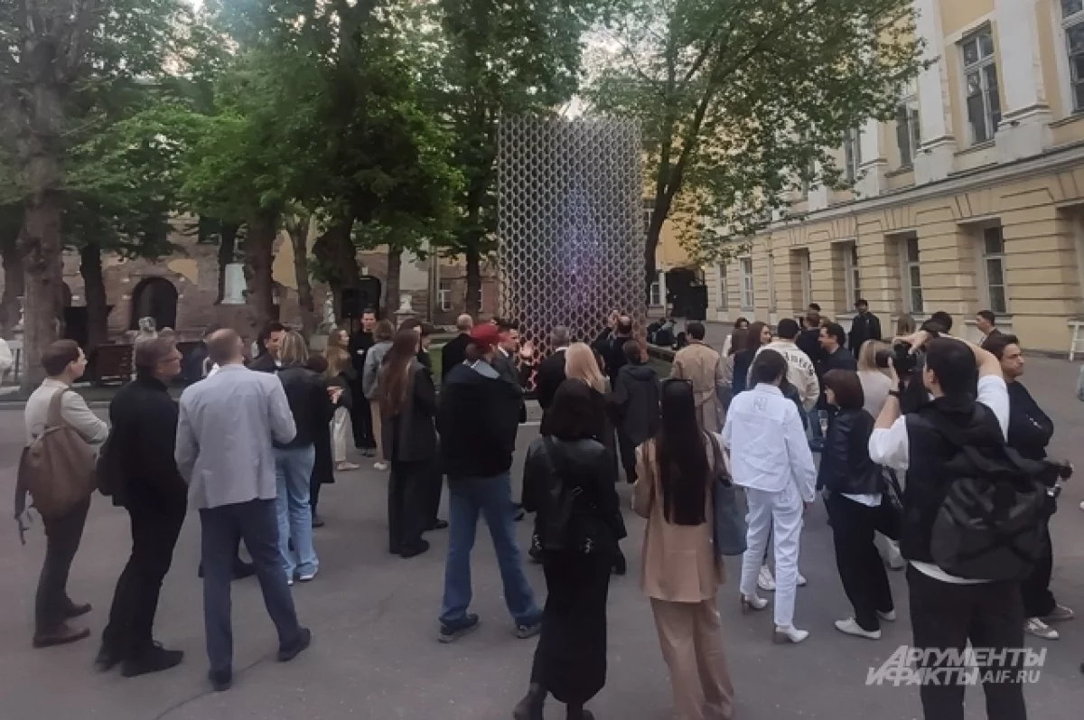 Вдохновленный «Кин-дза-дзой!» В Москве появился «Кристалл представления»