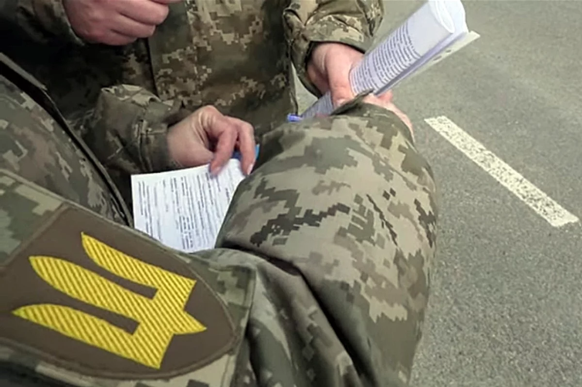 В Черкасской области военкомы раздали повестки депутатам в ходе заседания