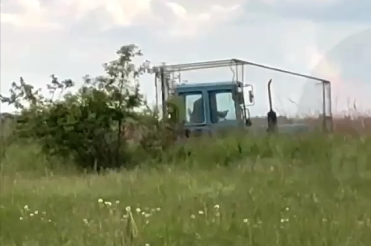 Царь-трактор с защитой от дронов замечен в поле Белгородской области