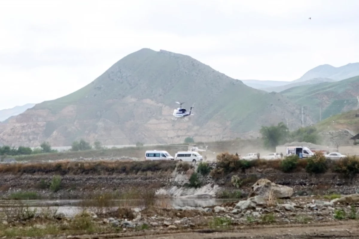 МИД Ирана: летевший на борту вертолета Раиси имам дважды выходил на связь