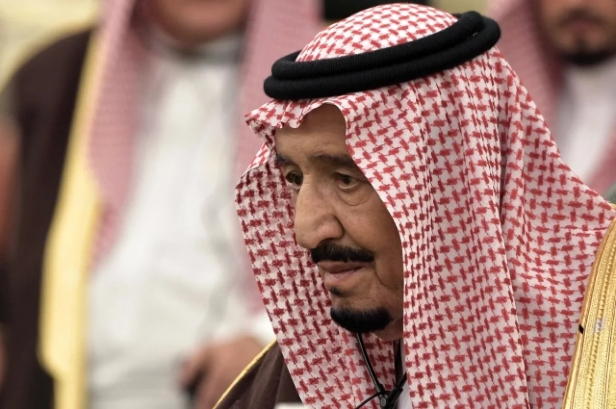 Король Саудовской Аравии госпитализирован с воспалением легких