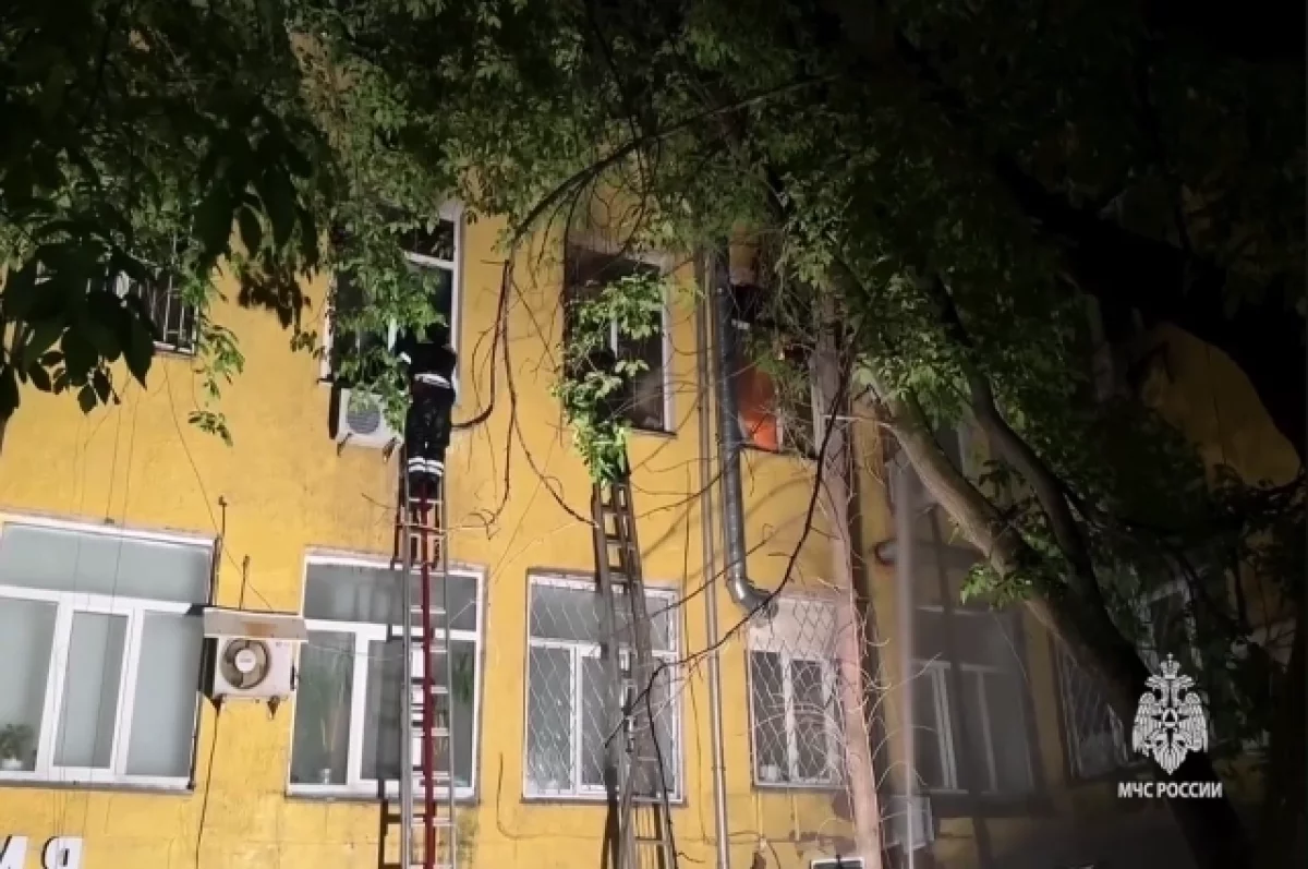 Открытое горение в офисе на востоке Москвы ликвидировано