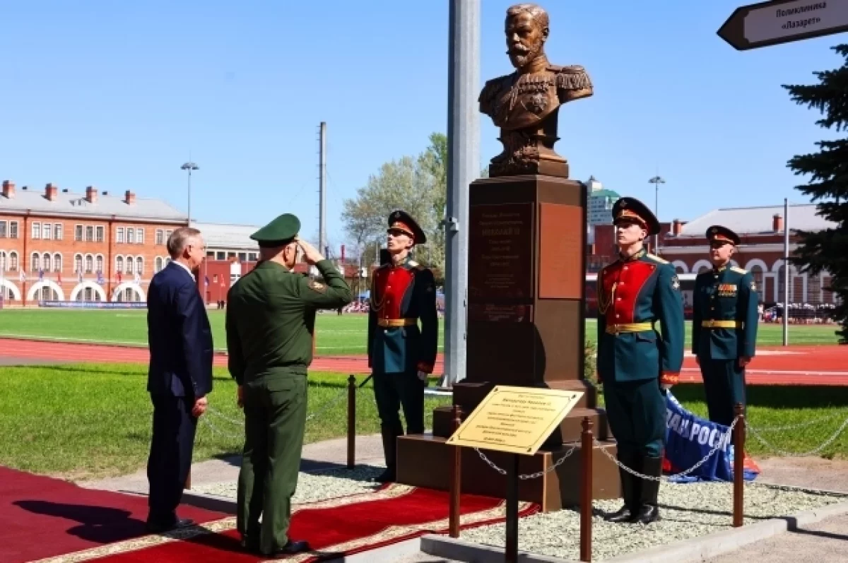 В Военном институте физкультуры в Петербурге открыли бюст Николаю II | АиФ  Санкт-Петербург