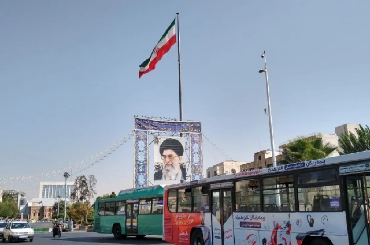 Tasnim: в Иране началось опознание тел погибших после крушения вертолета