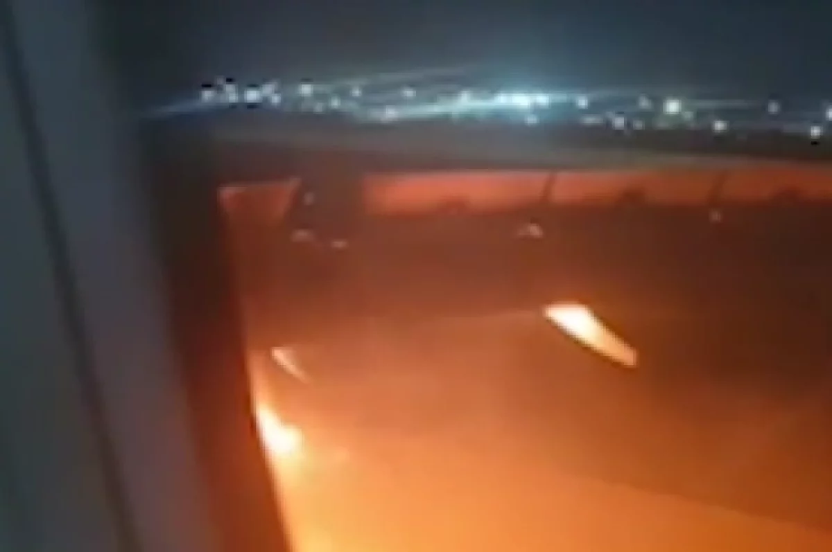 Самолет со 179 пассажирами на борту загорелся во время взлёта в Индии
