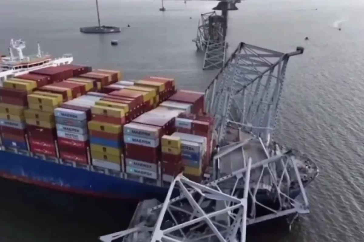 Снесший мост в Балтиморе контейнеровоз переместили