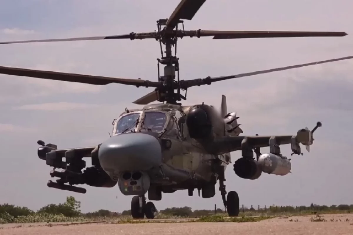 Российский Ка-52М поразил опорные пункты и живую силу ВСУ в зоне СВО