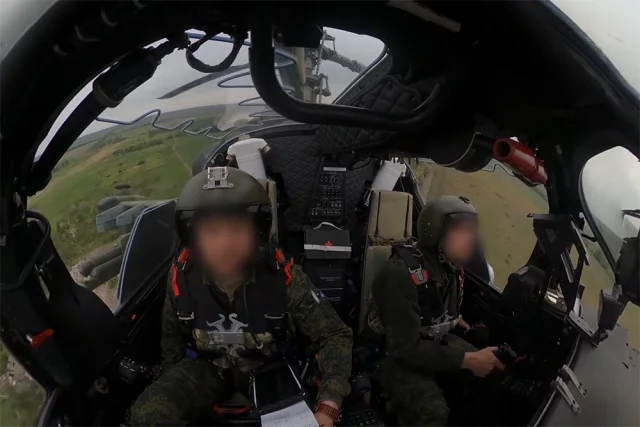 Вертолет Ка-52М успешно уничтожает опорные пункты и живую силу ВСУ