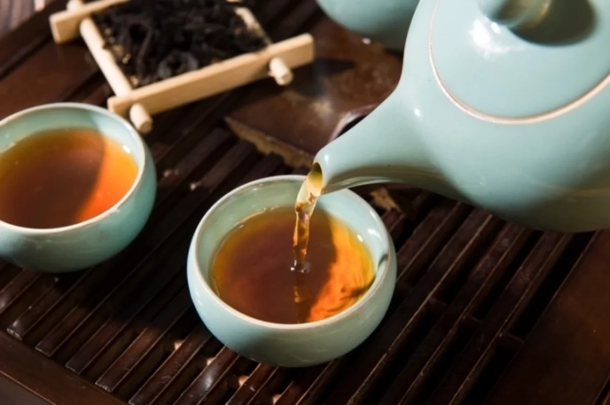 Гастроэнтеролог Белоусов раскрыл полезные свойства черного и зеленого чая