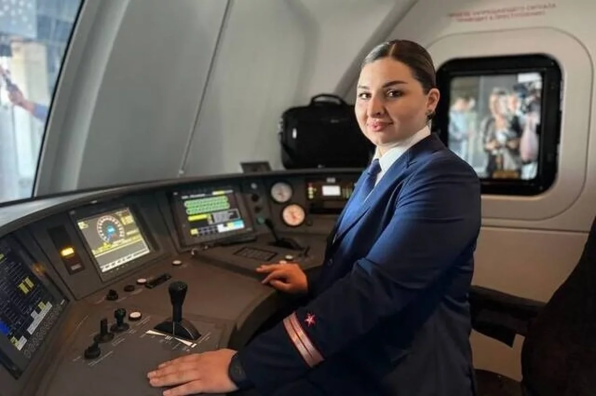 Первая в России женщина-машинист отправилась в рейс на «Ласточке»