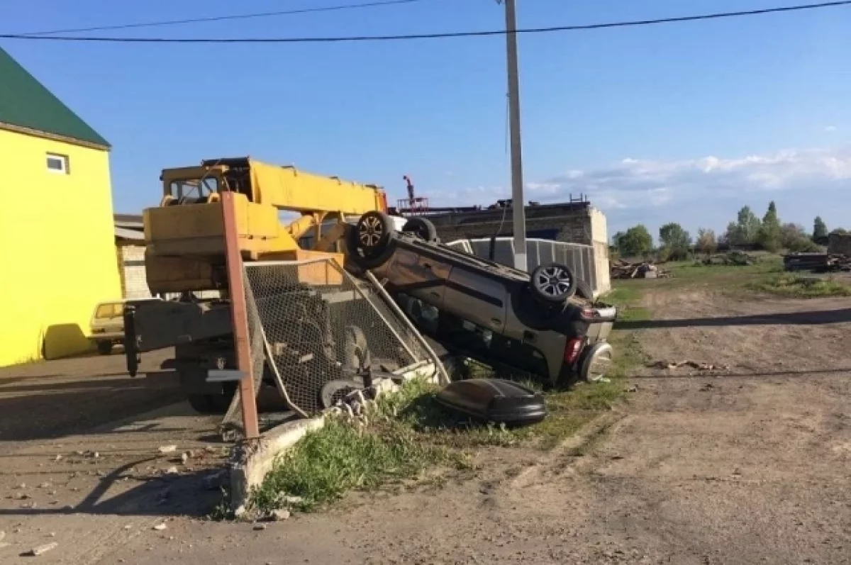 В Петровске водитель Lada Largus перевернулся в забор | АиФ Саратов