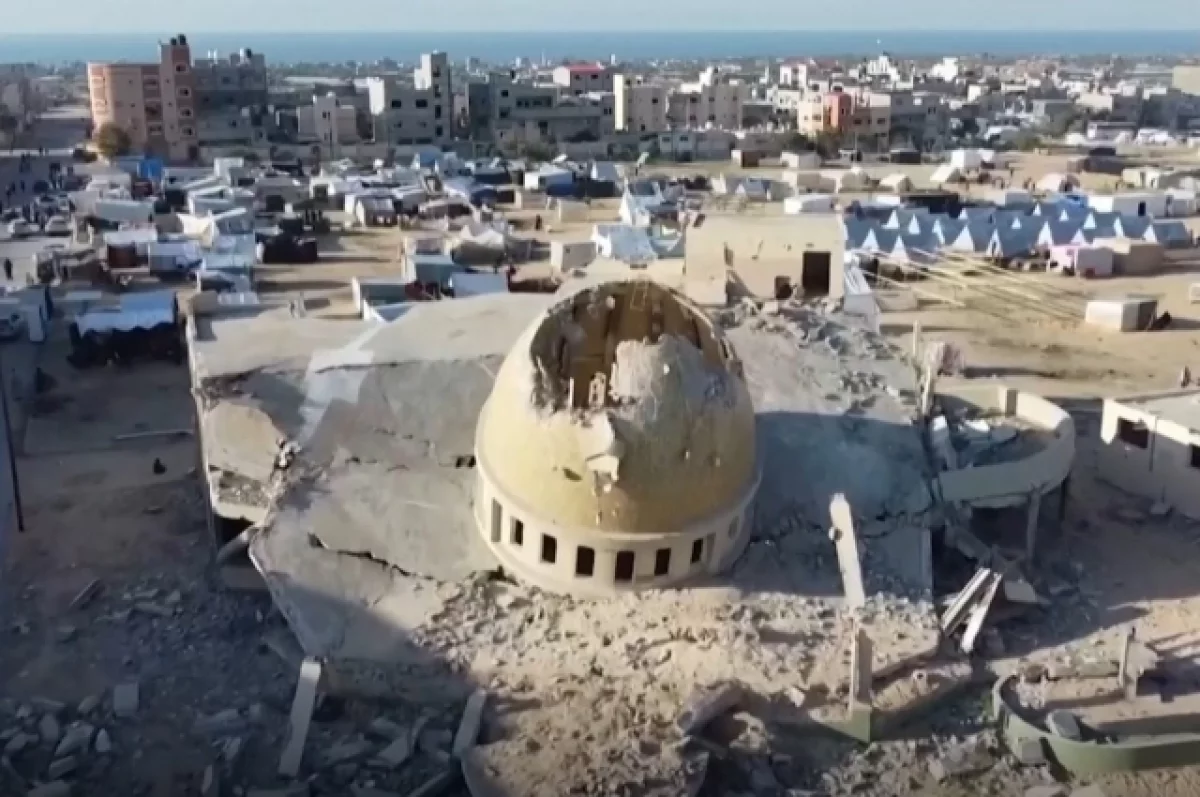 16 человек погибли от ракетного удара по мечети в секторе Газа
