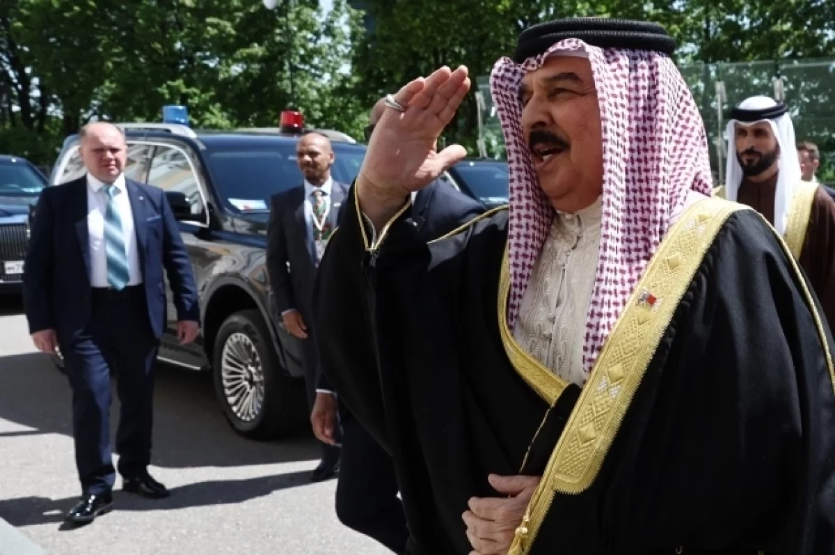 Путин и король Бахрейна продолжили переговоры за официальным завтраком