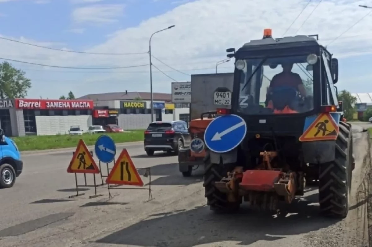 Улицу Власихинскую продолжают ремонтировать в Барнауле