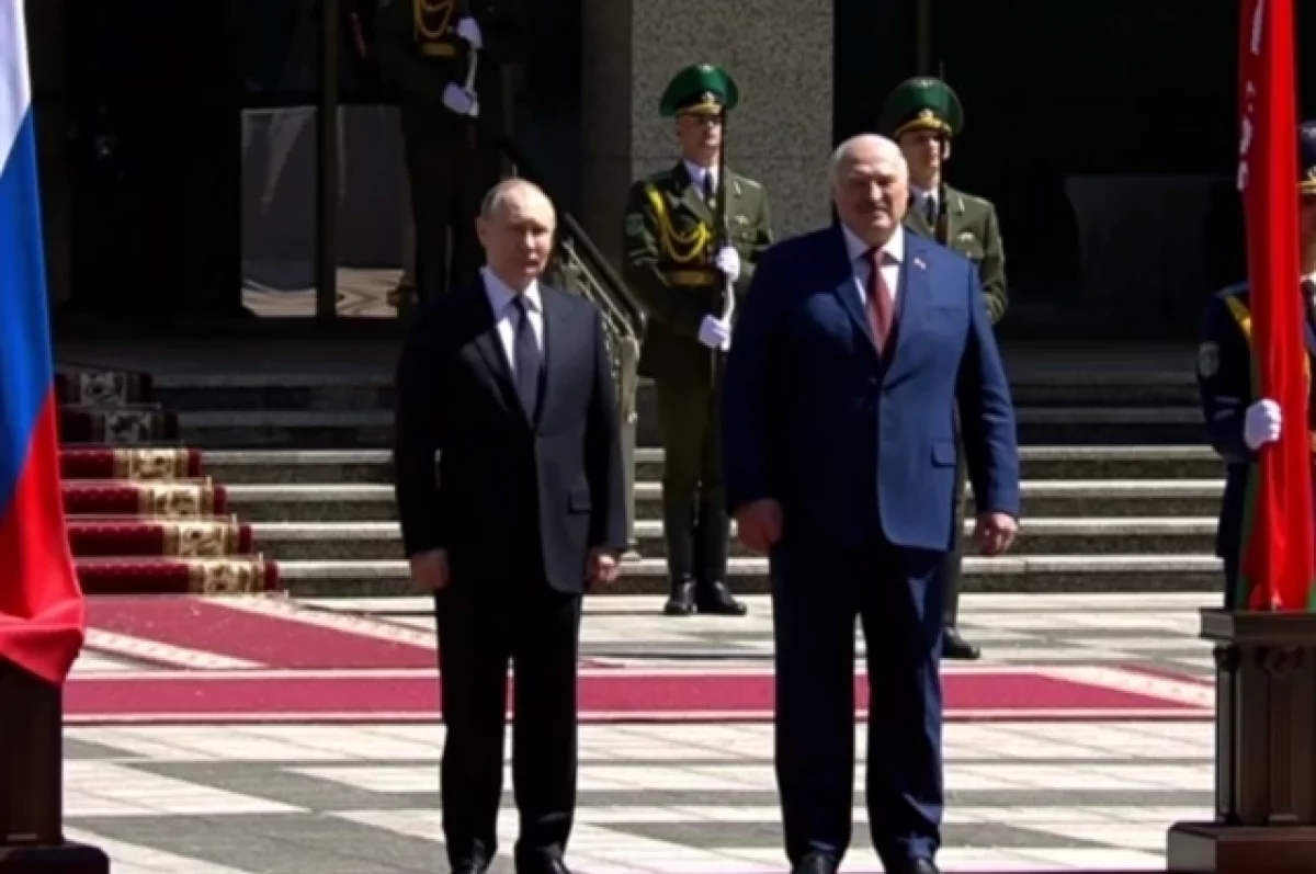 В Сети появились кадры встречи Путина и Лукашенко в Минске