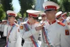 Выпускники Первого Московского кадетского корпуса в Москве на торжественной линейке, посвященной окончанию учебного года.