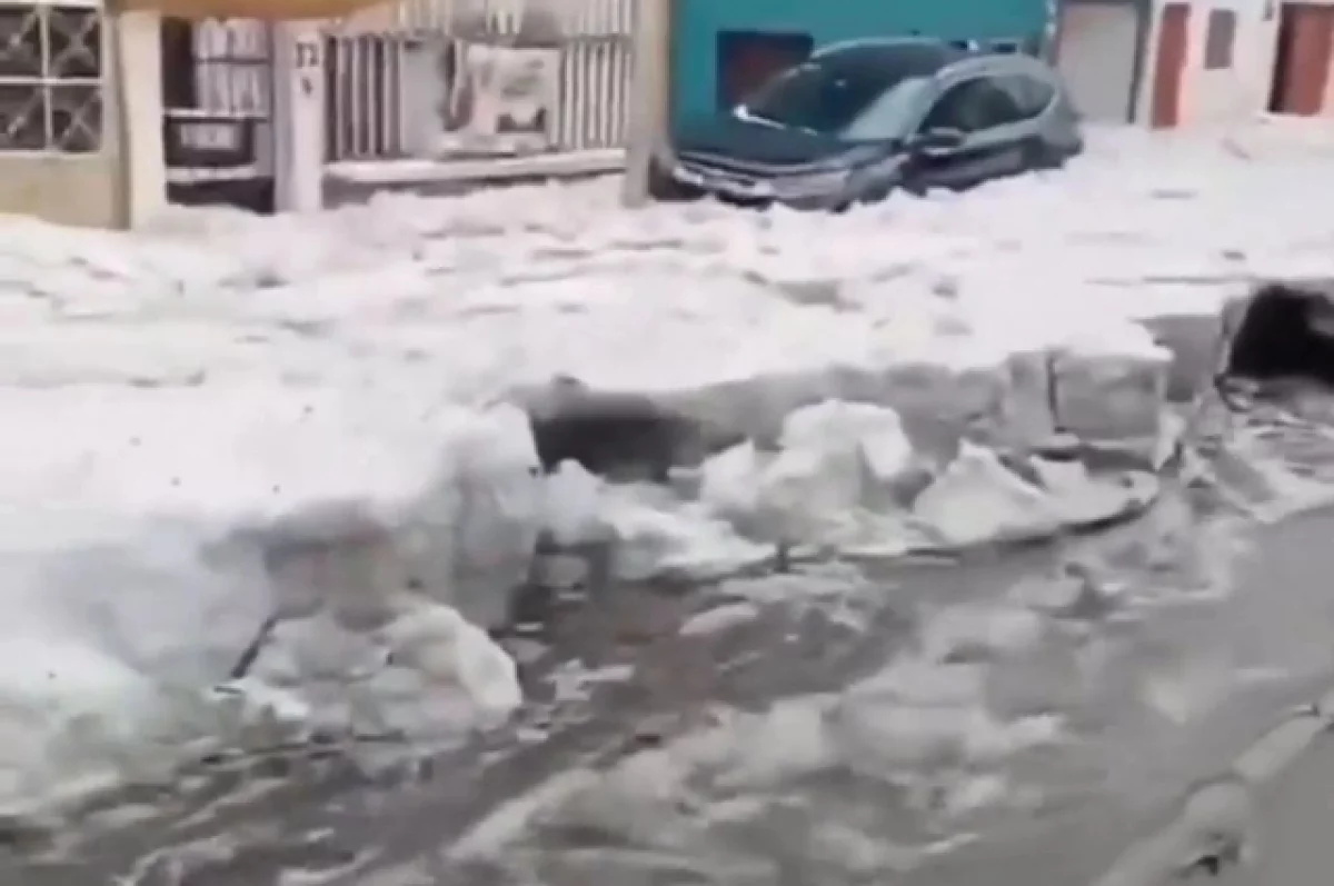 Дожди и град привели к «снежному» наводнению в мексиканском городе Пуэбла