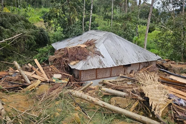 Более 300 человек под завалами после оползня в Папуа – Новой Гвинее