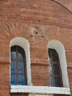 До сих пор в кирпичных стенах видны отверстия от пуль. В 1980 году здание было внесено в реестр объектов культурного наследия. 