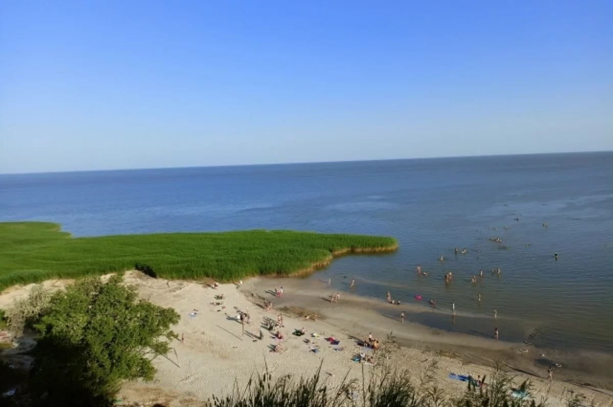 Сильный ветер выдул воду в Таганрогском заливе на десятки метров